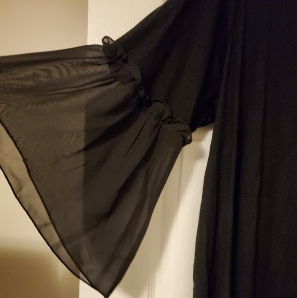 Gorgeous open shoulder blouse - Picture 4 of 4